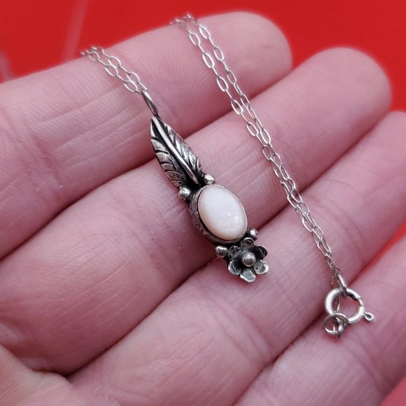 18 Inch 925 Sterling Silver Tarnished Light Shell Native Necklace - Picture 2 of 6